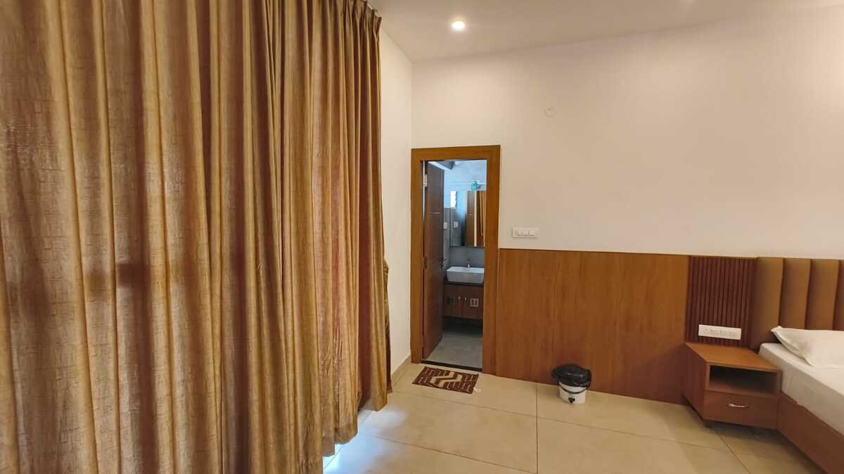 Homestay  Photos (Outside & Dinning)