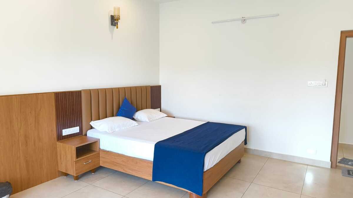 Homestay  Photos (Outside & Dinning)