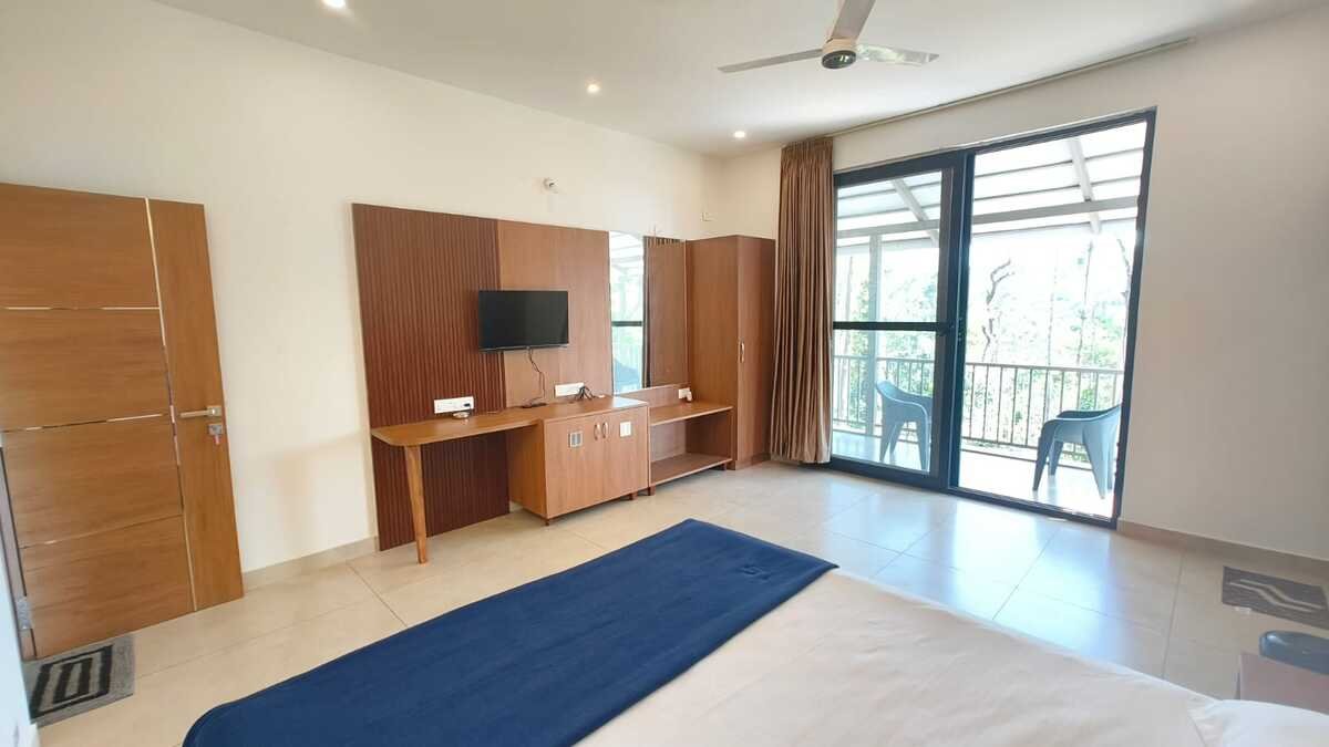 Homestay  Photos (Outside & Dinning)